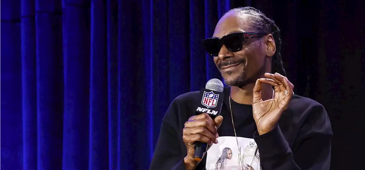 Il rapper Snoop Dogg denunciato per violenza sessuale a tre giorni dallo show del Super Bowl