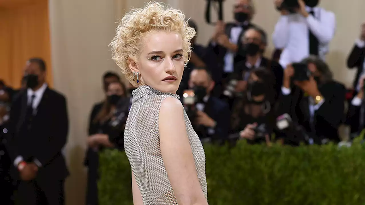 Julia Garner’s Net Worth Reveals How Much Richer She Is Compared to Anna Delvey