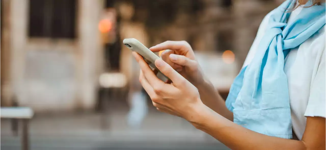 Ottawa touts 25% cut in cell bills, consumers not convinced