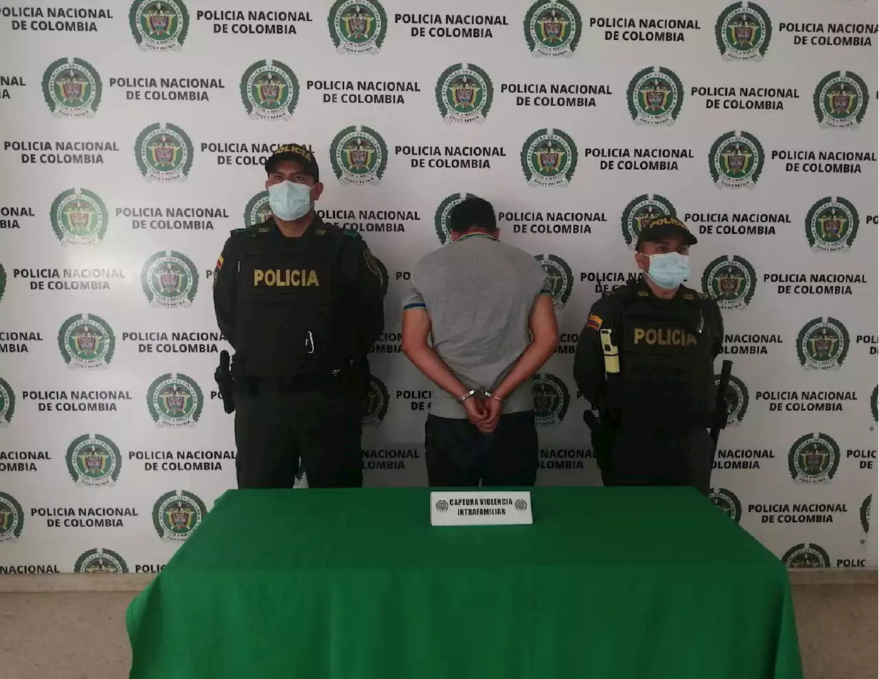 Cárcel para joven que botó por un balcón a su mamá en Santander