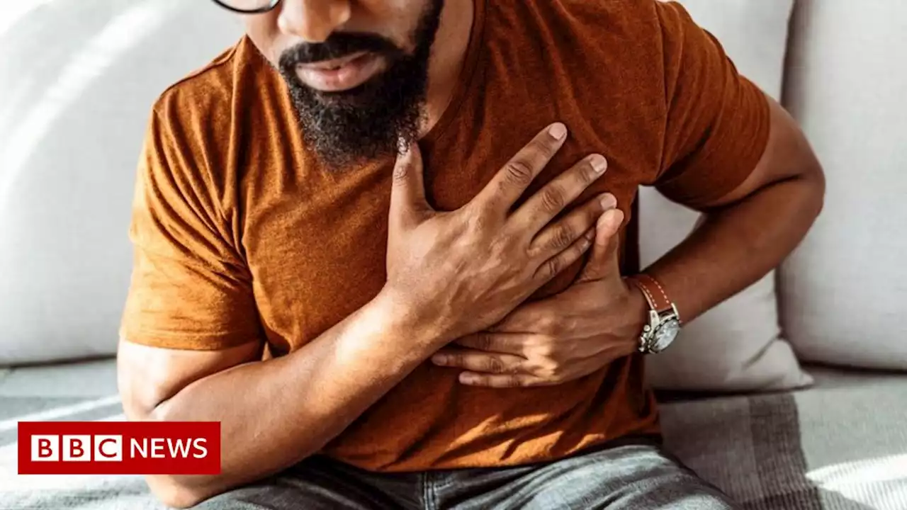 Call 999 with early heart attack symptoms, NHS says