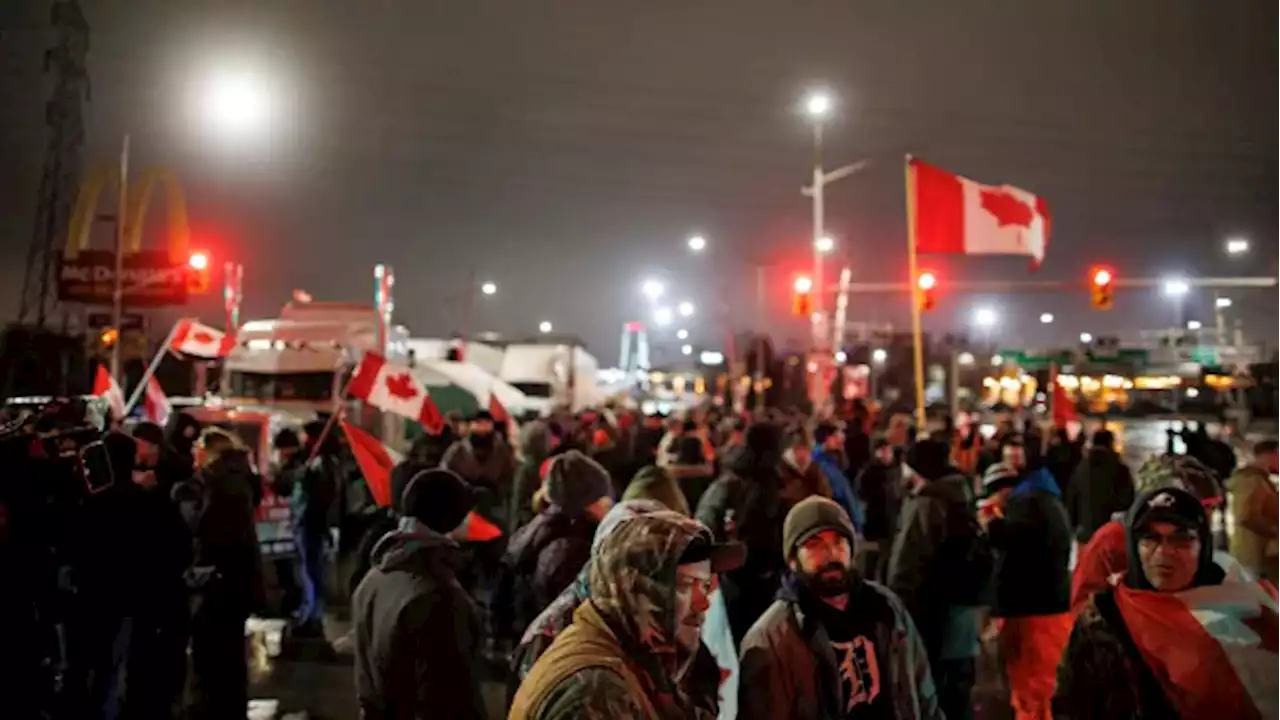 Police move in on Ambassador Bridge blockade after injunction deadline passes | CBC News