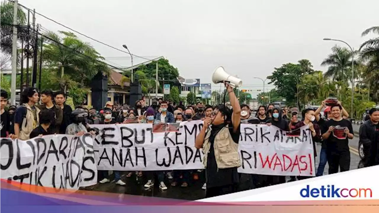 Massa Geruduk Mapolres Purworejo Desak Polisi Tarik Pasukan dari Desa Wadas