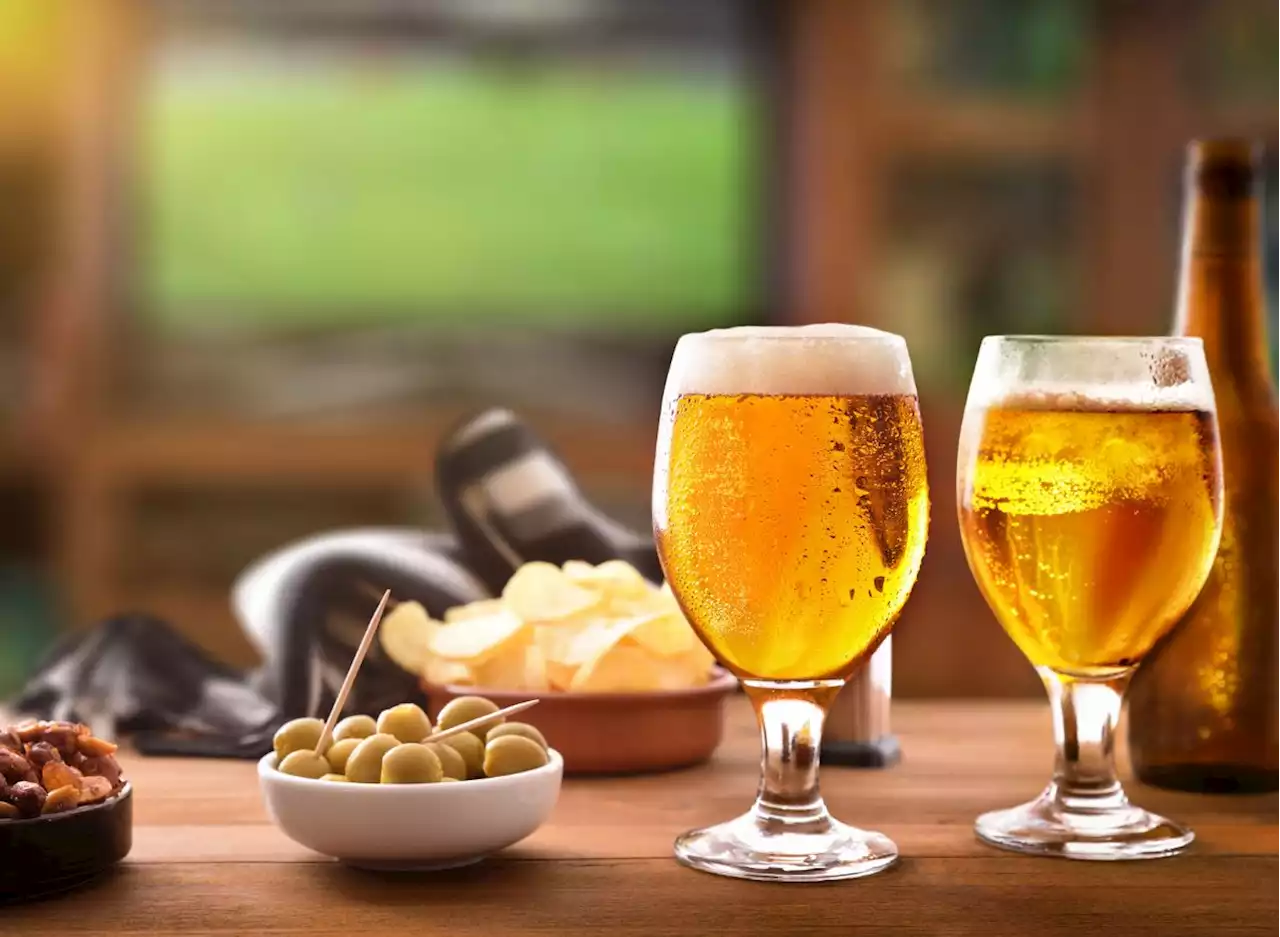 The #1 Most Popular Super Bowl Beer — Eat This Not That