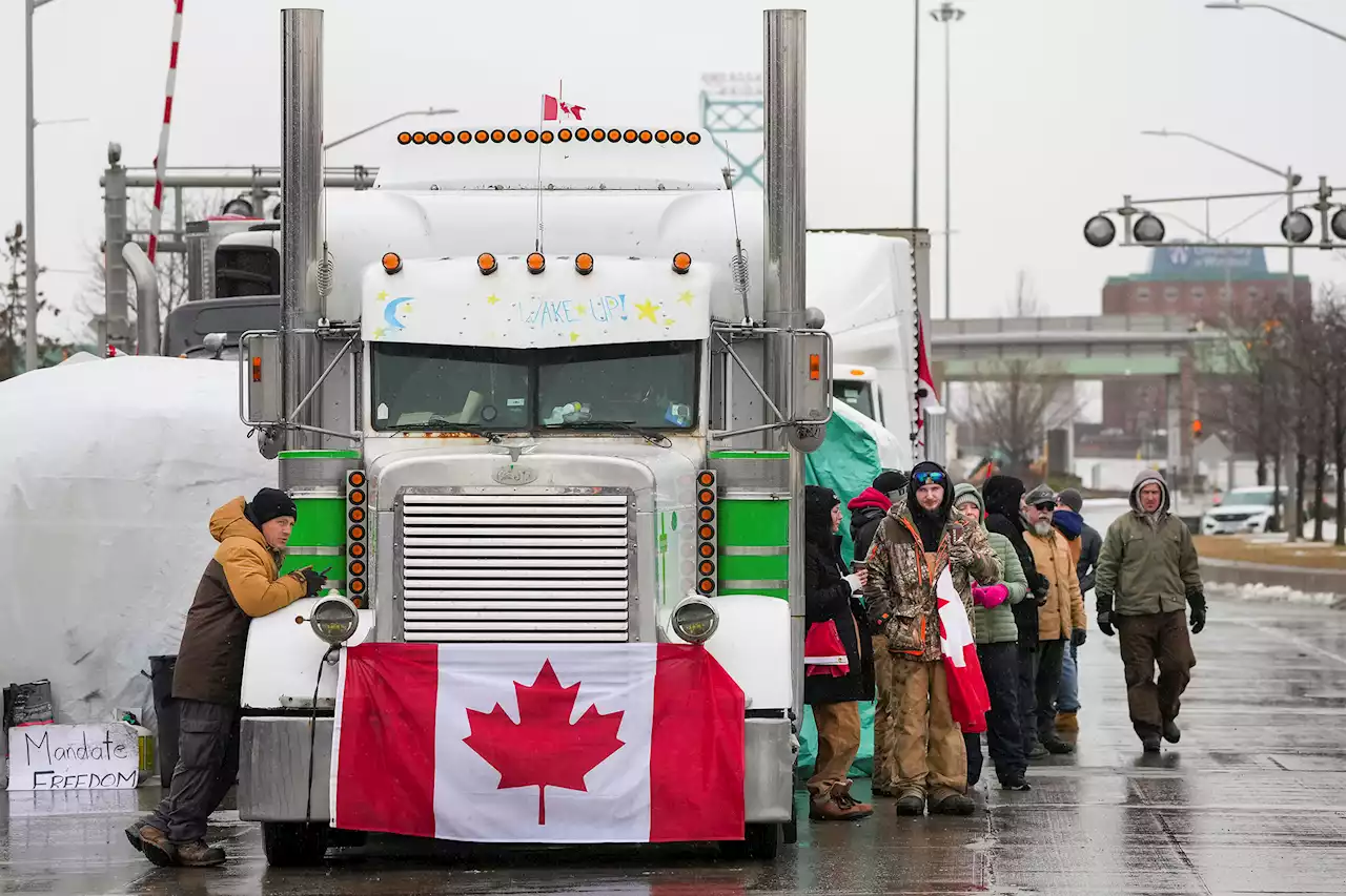 Police moving to end Canadian trucker protest after court order