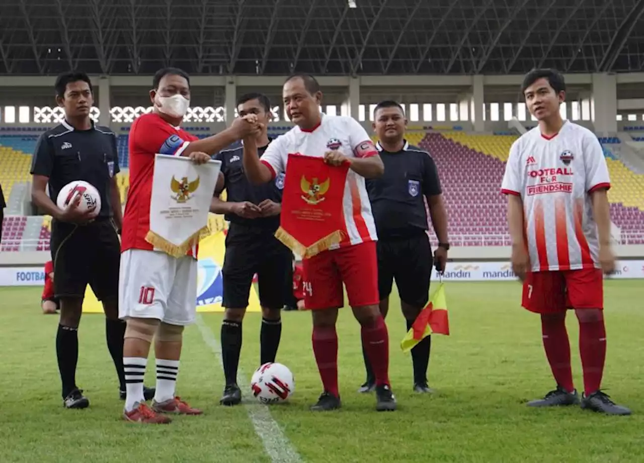 Paman Birin dan Gibran Persembahan Gol Cantik |Republika Online