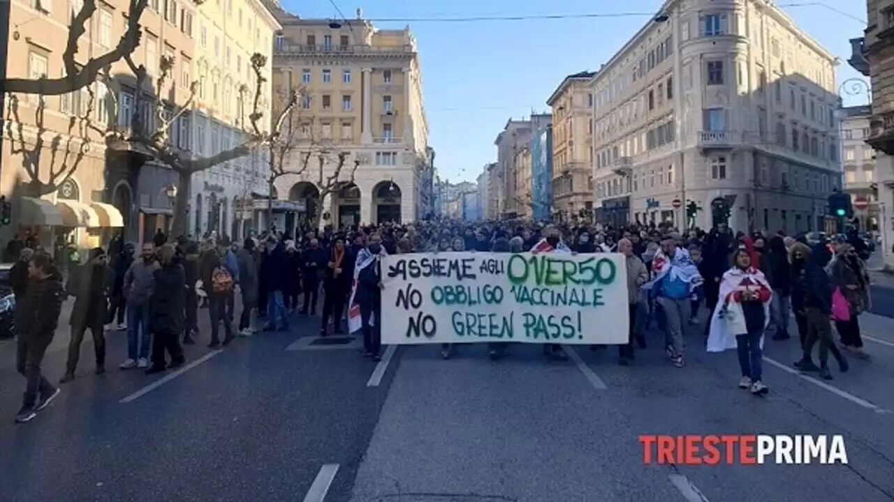 I 'No Green pass' scendono in piazza e promettono: 'Pronti a marciare su Roma'