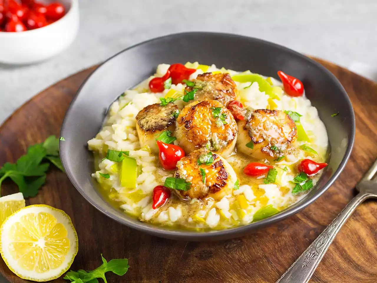 Low-Key Valentine's Dinner: Easy Seared Scallops With Leek Risotto