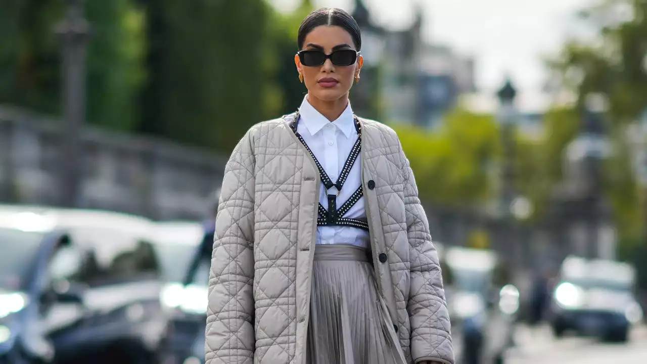 Cosa mettere sopra la camicia: 6 look street style da copiare