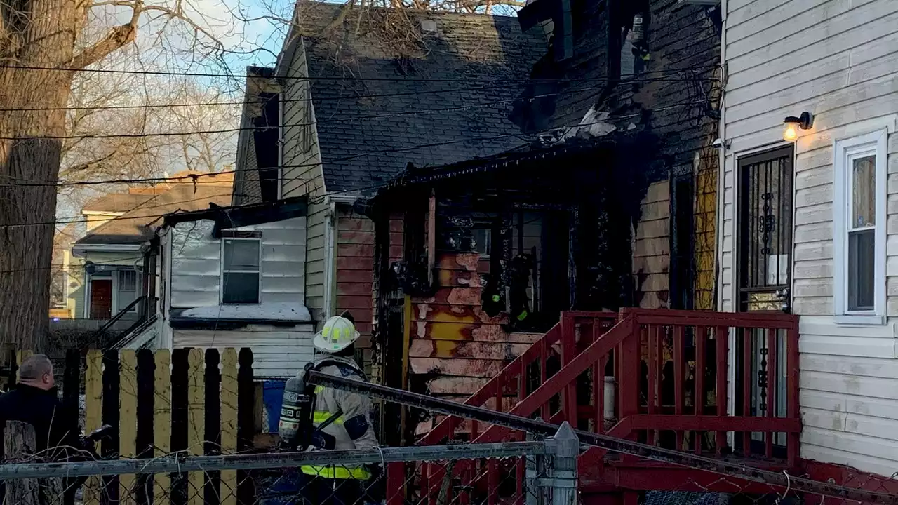 Seven Chicago firefighters injured fighting fire in Roseland neighborhood