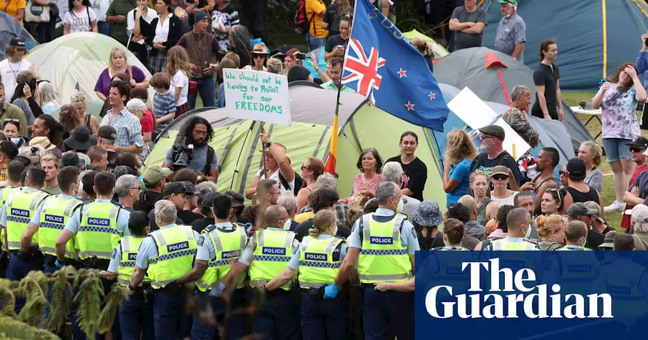 New Zealand authorities deploy Barry Manilow against Covid protesters