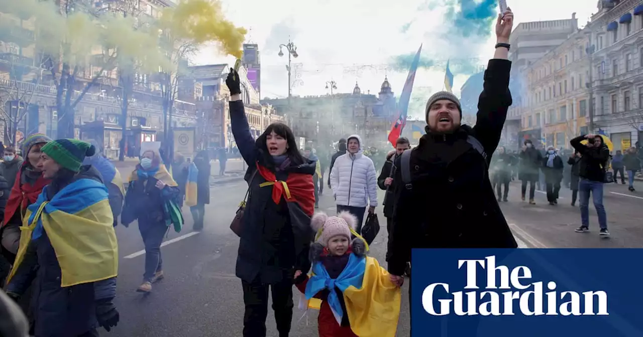 Thousands of Ukrainians rally in Kyiv amid fear of Russian invasion