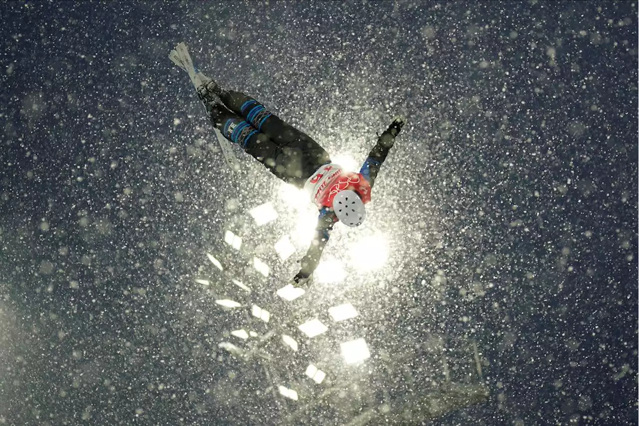 Beijing Olympics: Erin Jackson first Black woman to medal in speedskating; skiers struggle as snow falls