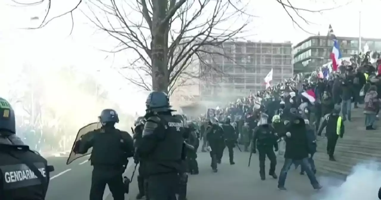 Con gases lacrimógenos disipan ‘convoy de la libertad’ en París