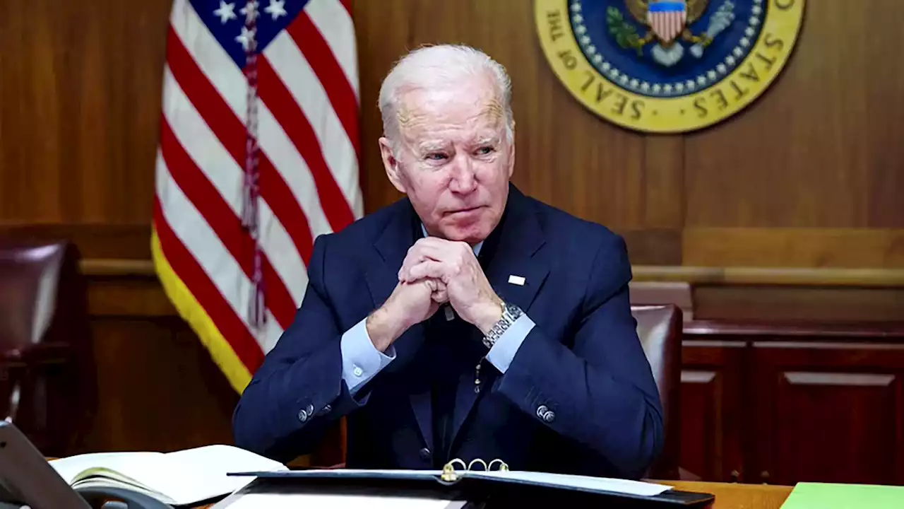 Biden tells Putin Ukraine invasion would bring decisive response