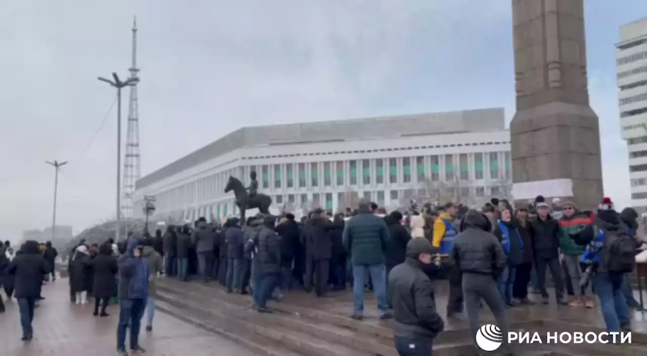 В Алма-Ате начался митинг в память жертв январских событий