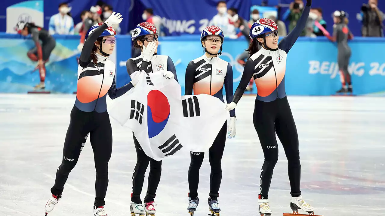 [영상] 3바퀴 전 띄운 승부수!…대한민국 대표팀 '은메달' (쇼트트랙 여자 3000m 계주 결승)