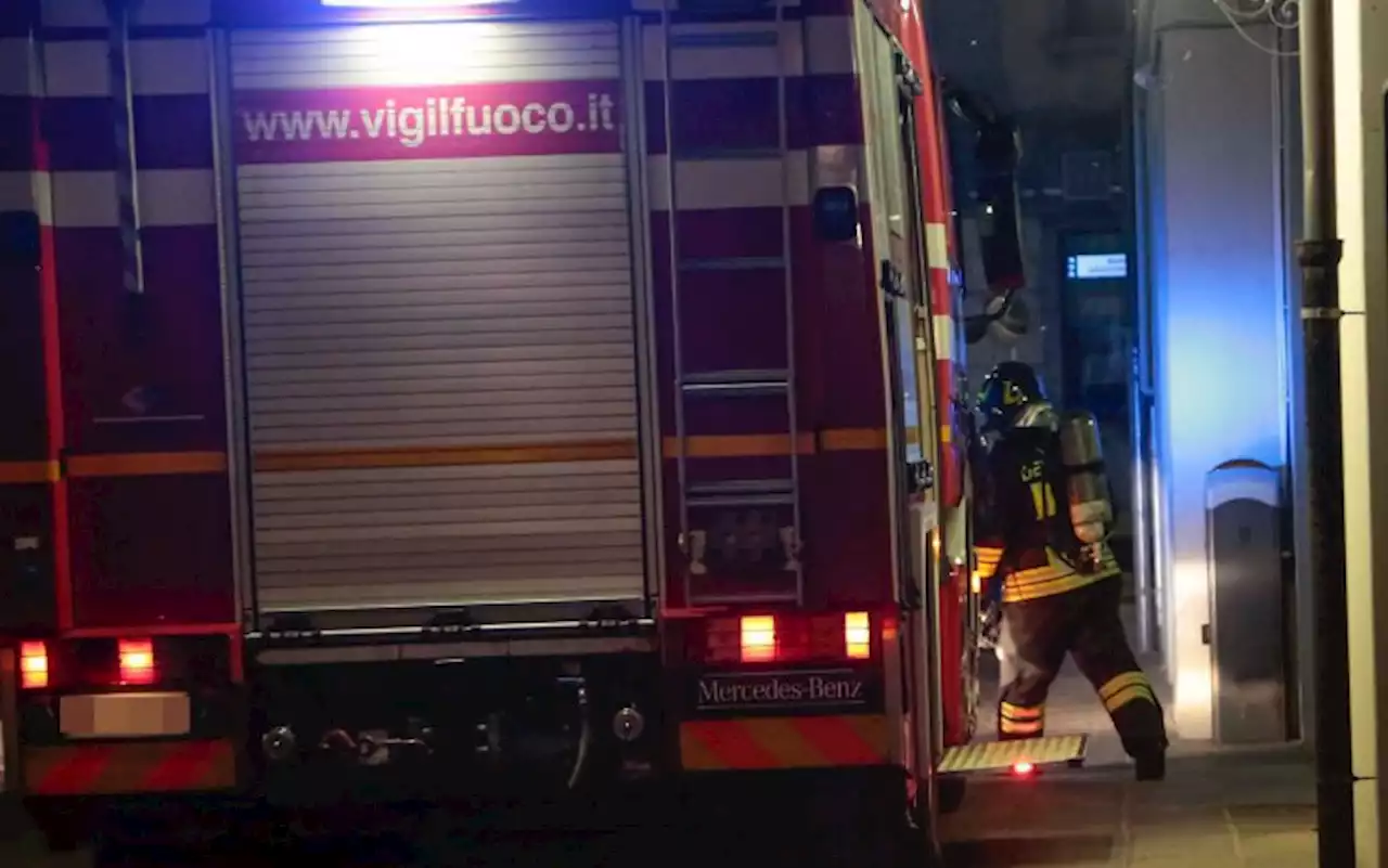 Vasto incendio di sterpaglie nella zona di Civitavecchia