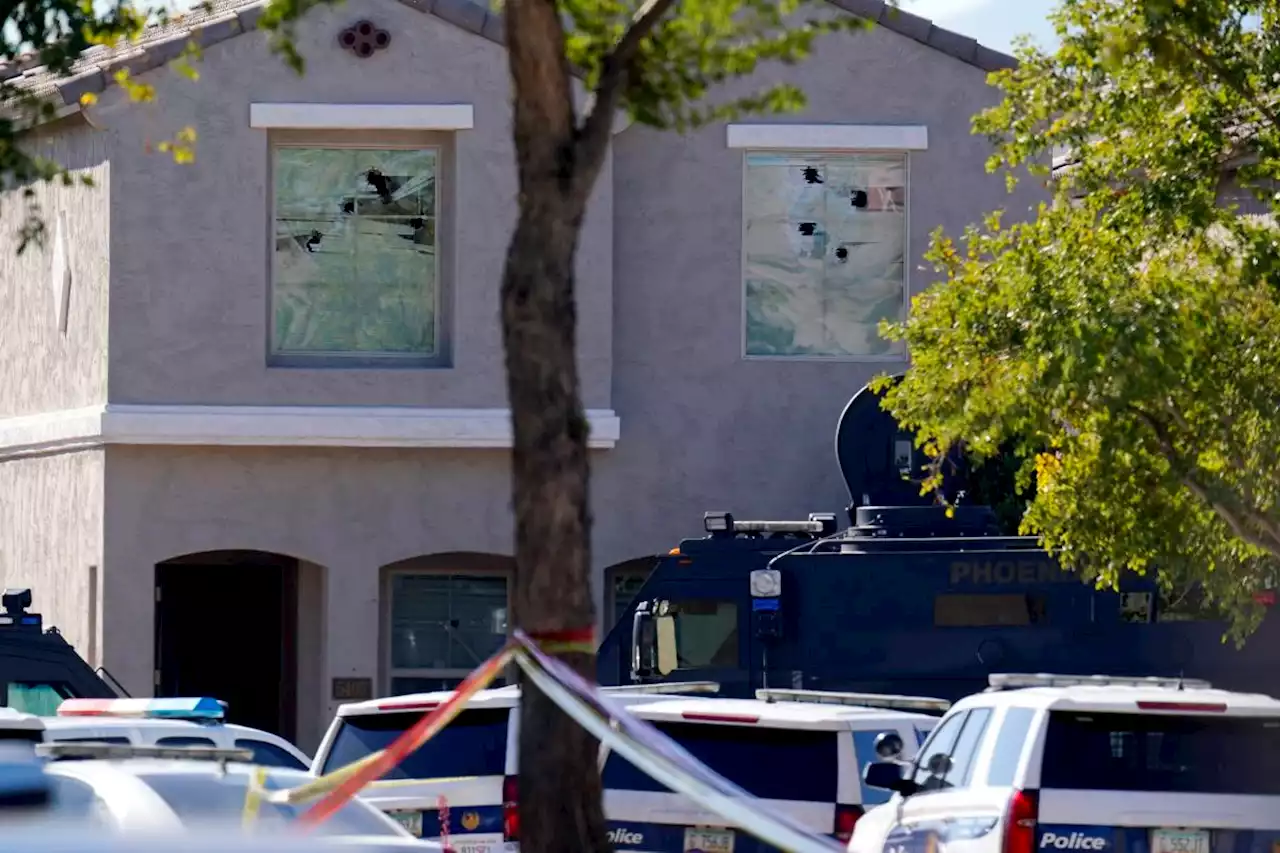 Police used shields to rescue baby during Phoenix standoff