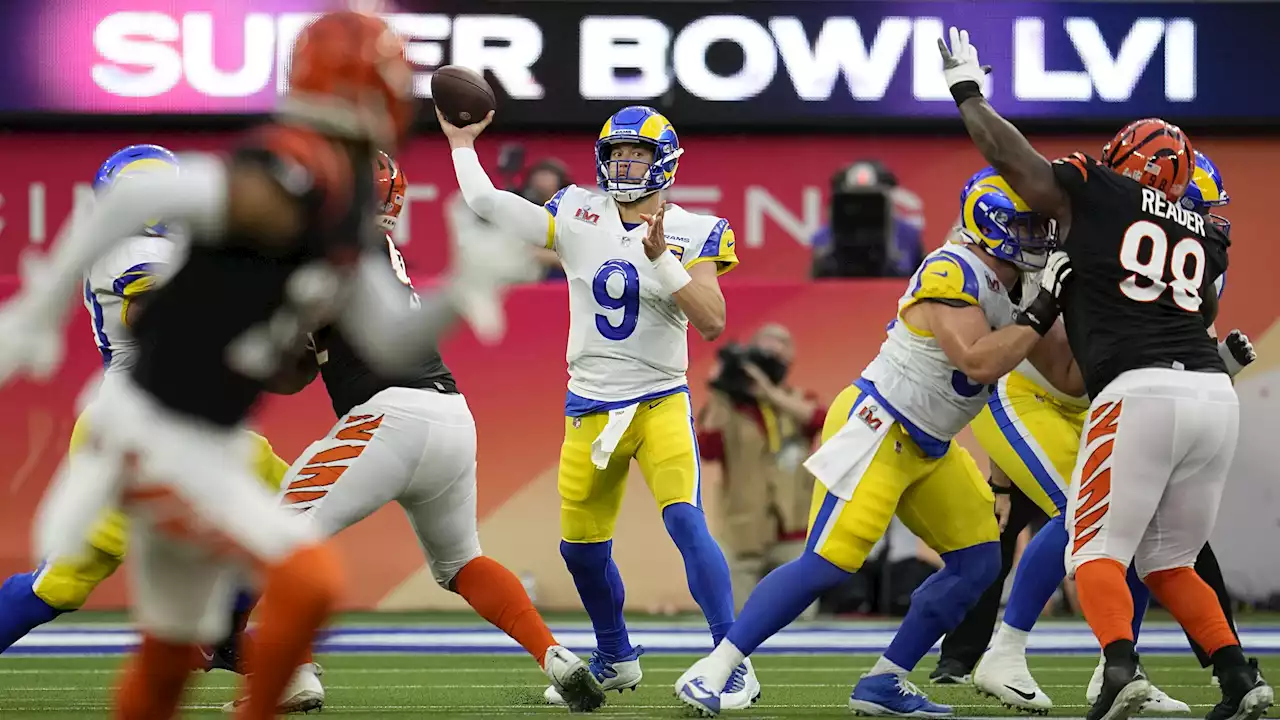 Super Bowl Live: Rams lead 13-10 at half; Beckham injured