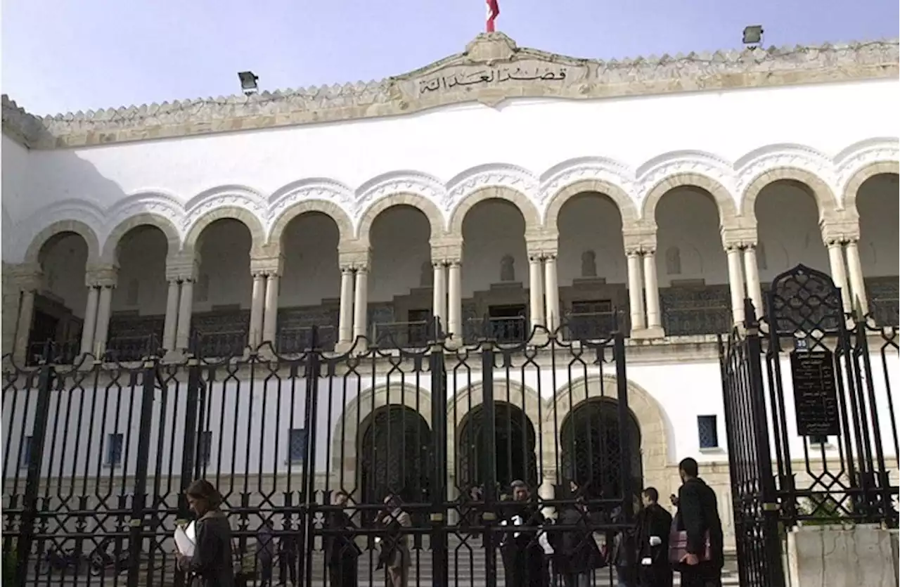 'القضاة الشبان' بتونس تصعد خطابها وتقر إضرابا مفتوحا