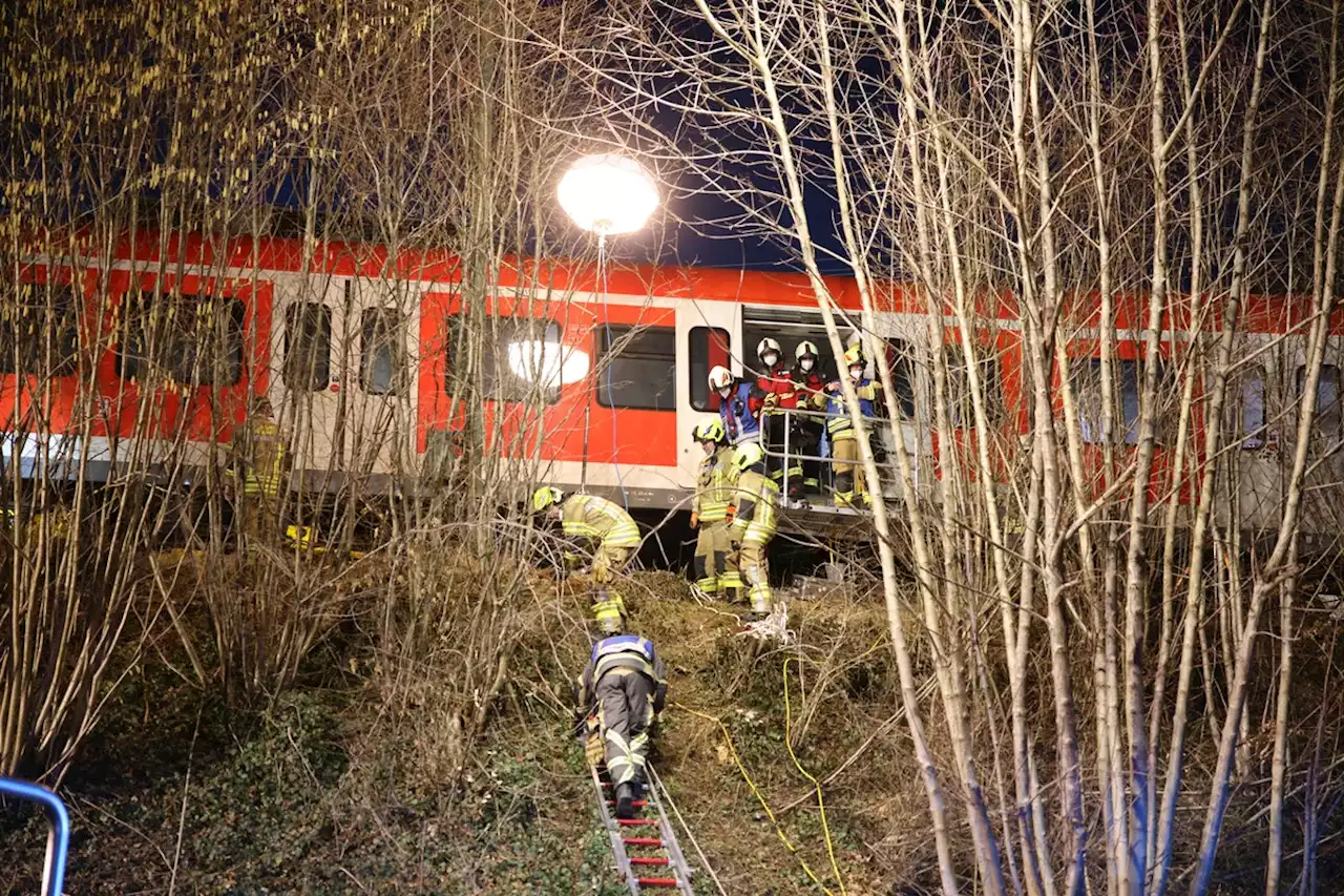 Ein Todesopfer und 14 Verletzte bei S-Bahn-Zusammenstoß nahe München