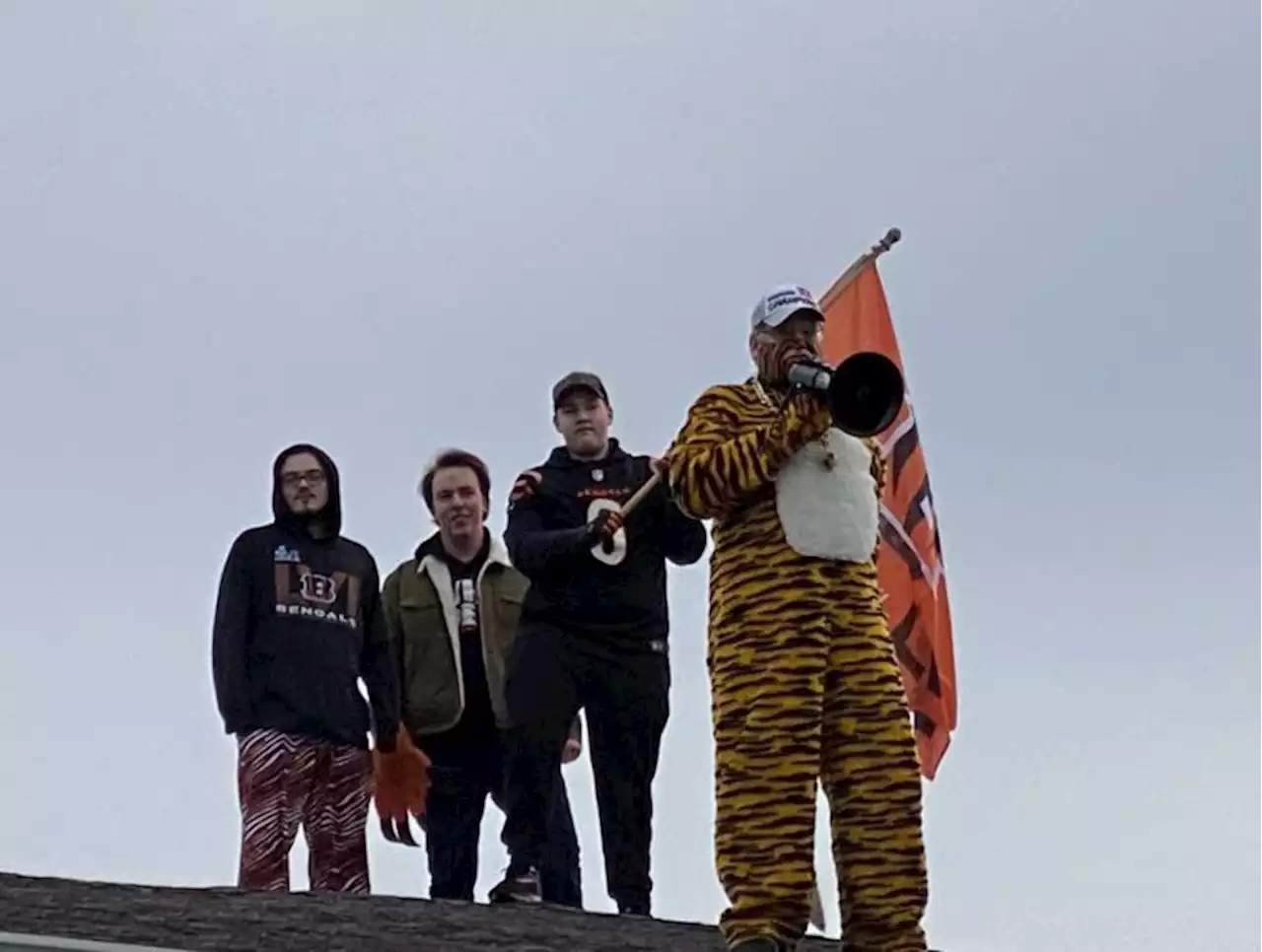 Bengals fan greets church goers with ‘Who Dey’ while standing on top of church roof