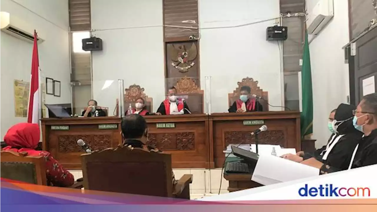 Olivia Nathania Kena Omel Hakim karena Makan dan Minum saat Sidang