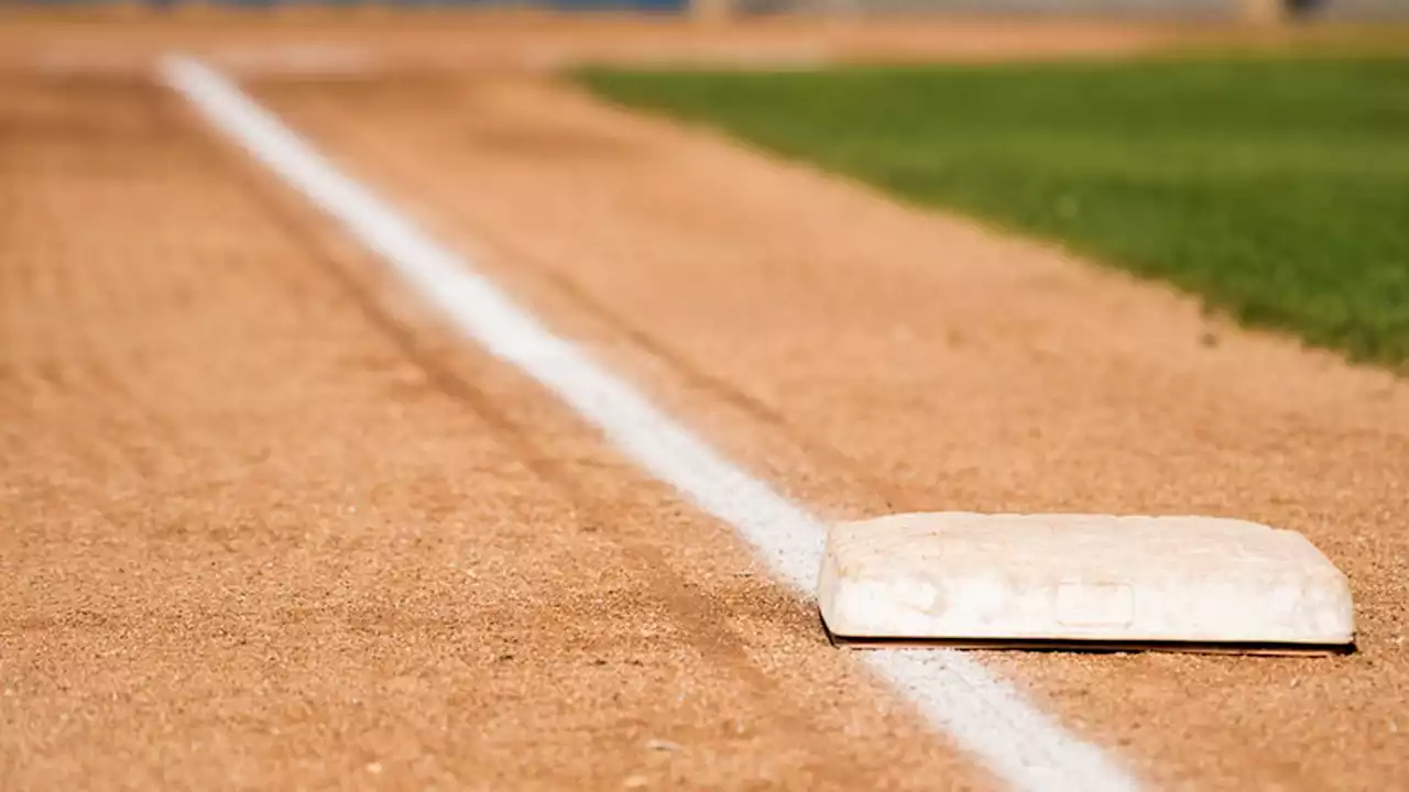 Middle-schoolers assault high school baseball coach in Texas