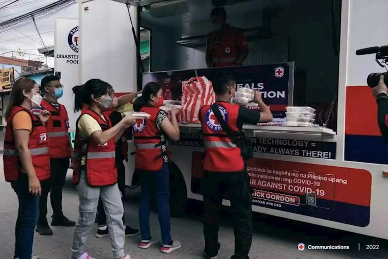 PH Red Cross sends hot meals to 200 COVID-19 affected individuals in Malabon