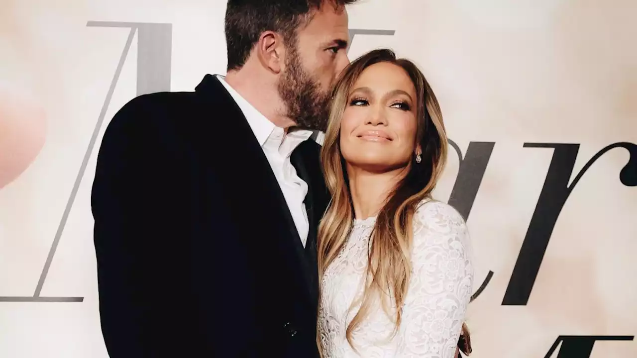 Jennifer Lopez and Ben Affleck Did Some Real Mom-and-Dad Dancing During the Super Bowl