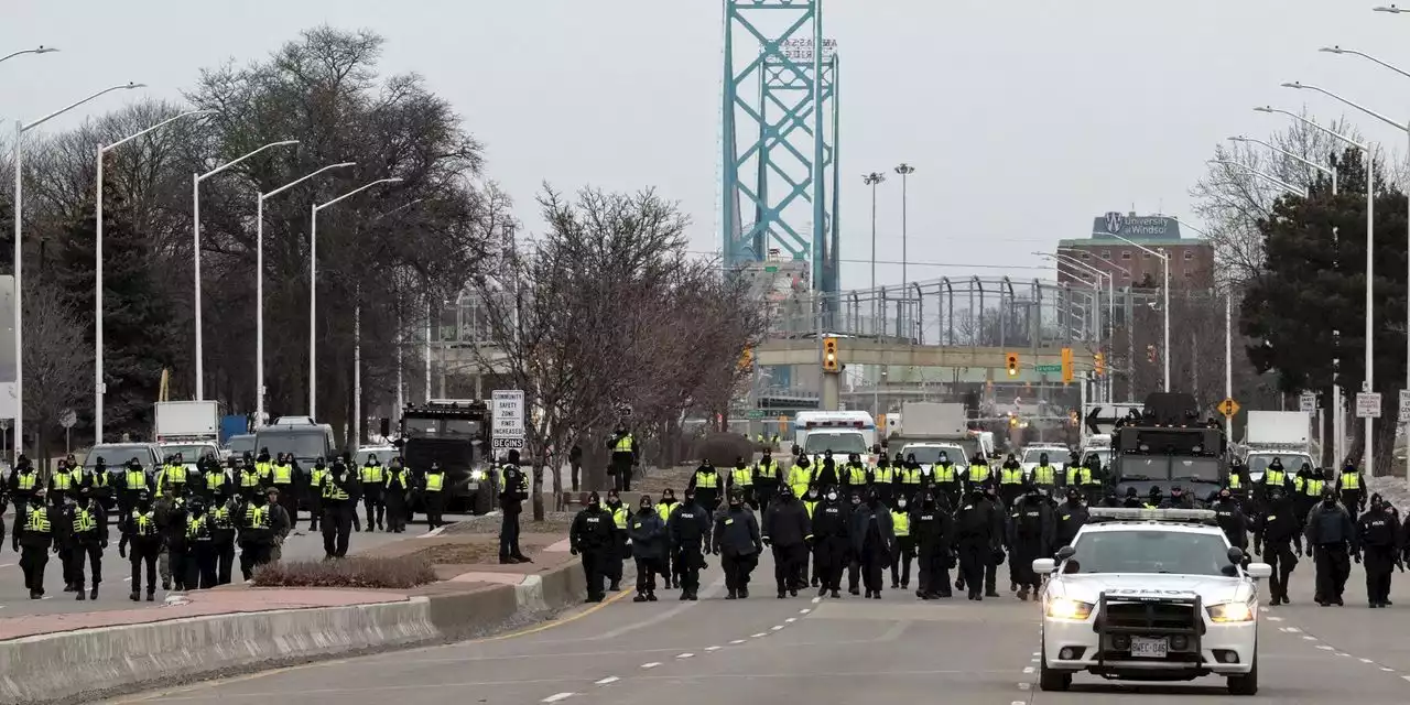 Canada border crossing reopened after 6-day blockade by vaccine protesters as U.S. COVID death toll approaches 920,000