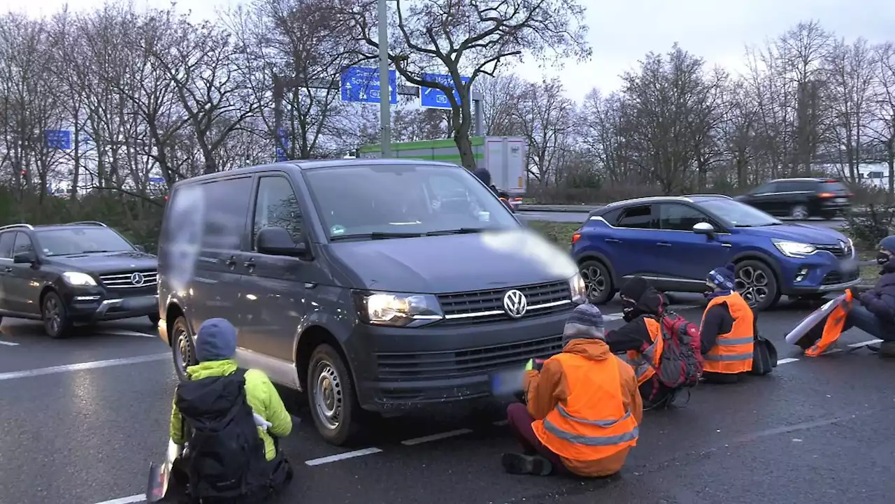 Klima-Aktivisten legen erneut Autobahn lahm