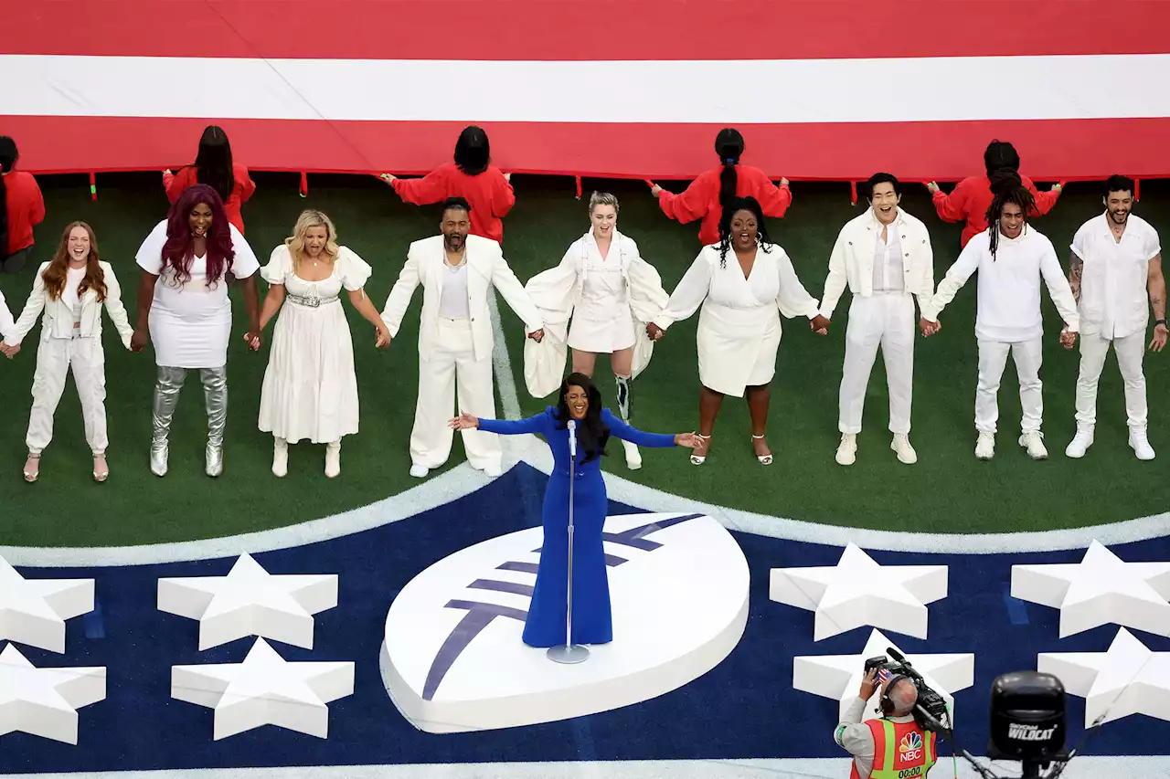 Country star Mickey Guyton scores at national anthem at 2022 Super Bowl