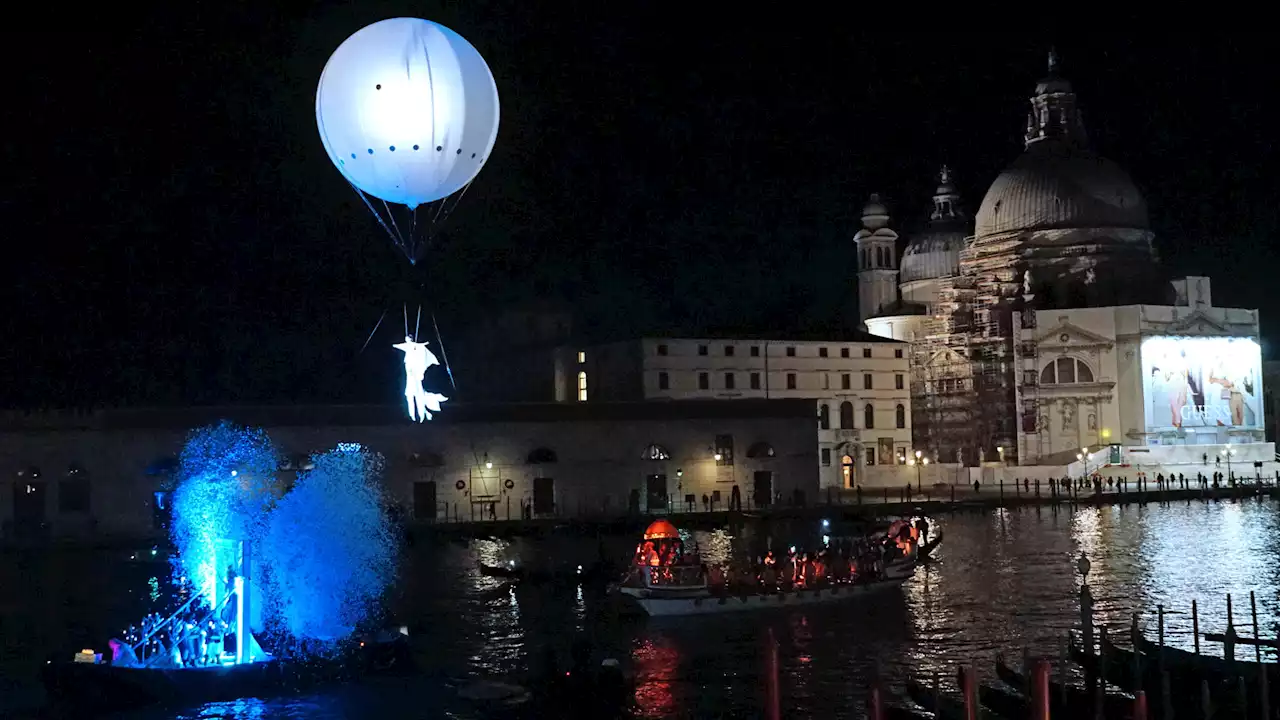 Venezia: il Carnevale inizia col 'botto', in 100 mila nel weekend