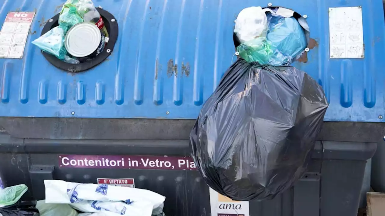 L'Abruzzo salva ancora Roma: rifiuti fuori regione per altri sei mesi