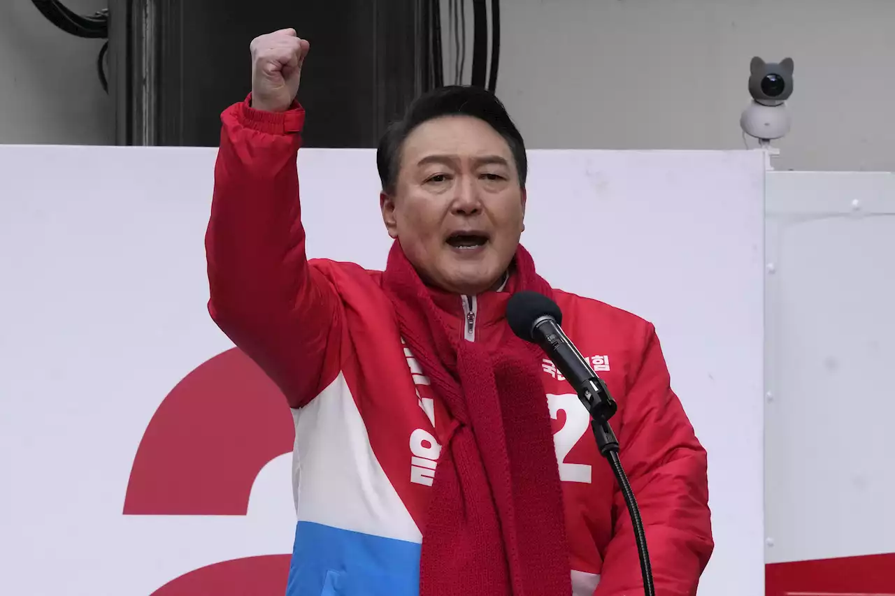 South Korean presidential hopefuls begin official campaigns