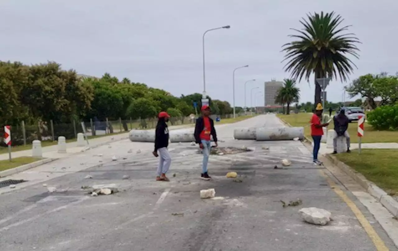 Protests halt first day of university lectures | Citypress