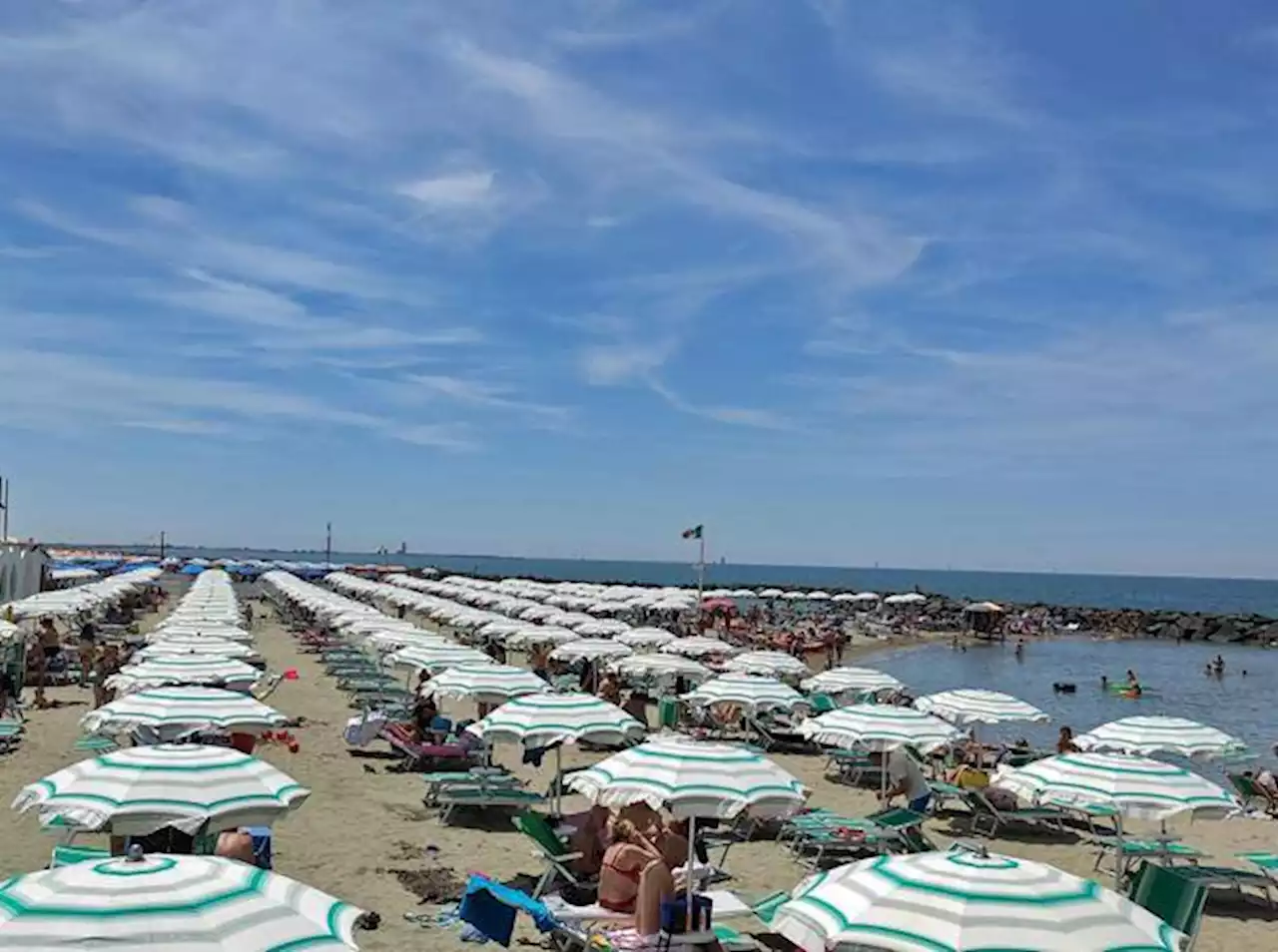 Spiagge, il piano del governo: gare dal 2023 (legate a investimenti), stop al caro-ombrellone