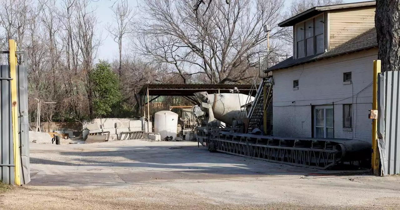 Dallas considering new rules for asphalt and concrete batch plants