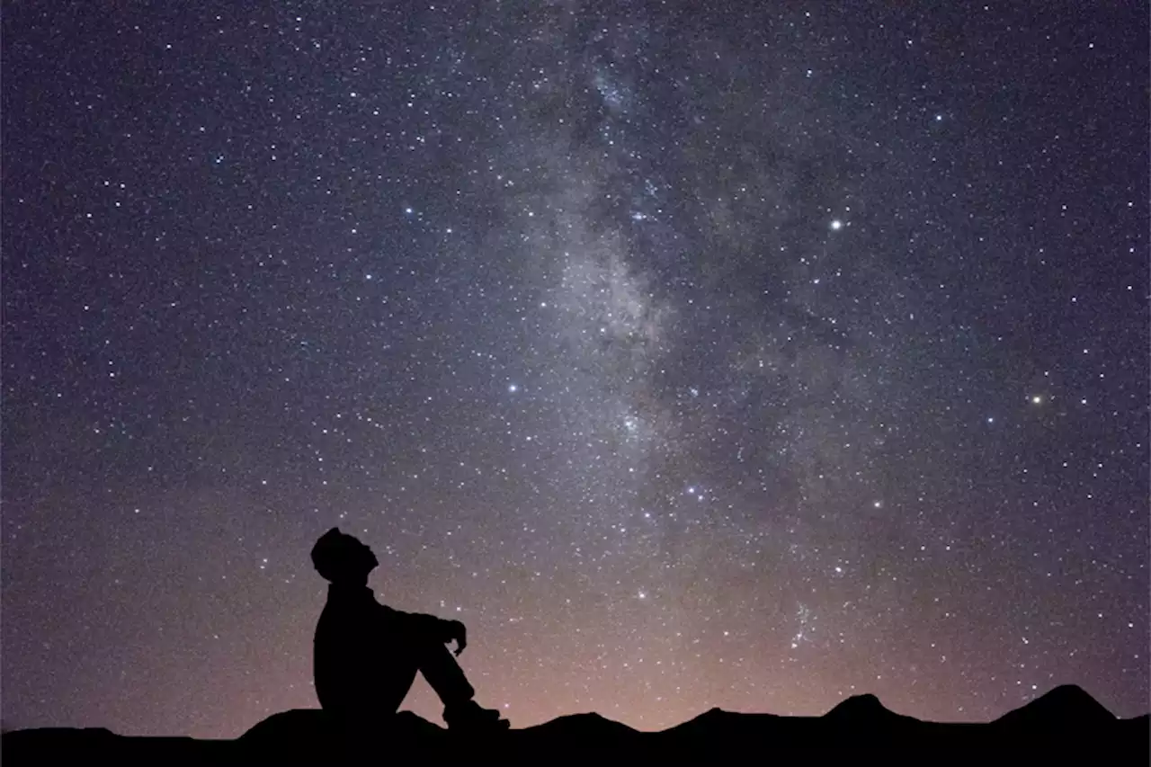 明るすぎて天体観測できない！ 暗くて静かな夜空を守るため、科学者たちが声をあげる