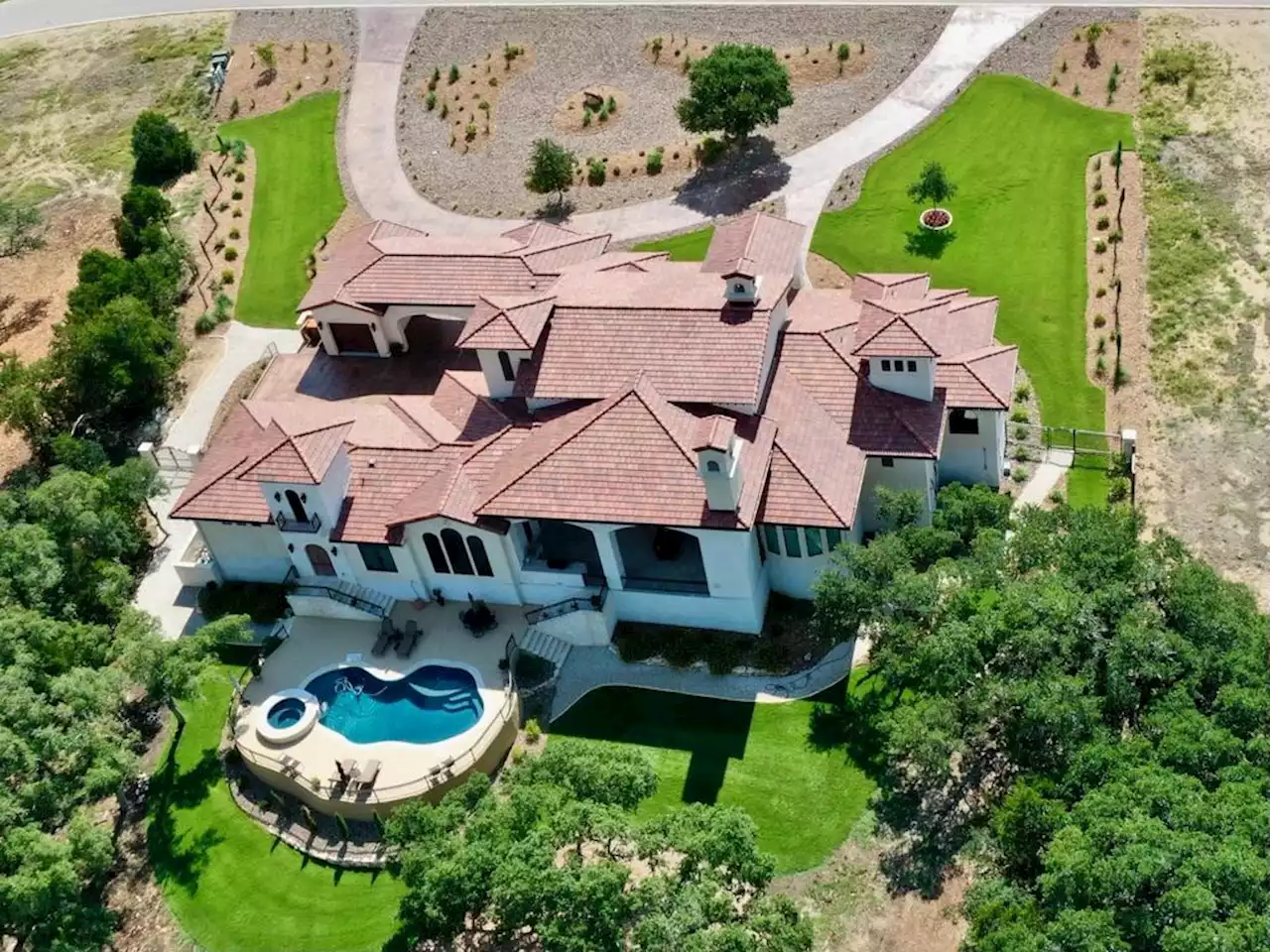 Custom Canyon Lake-area home has wine cellar, vineyard