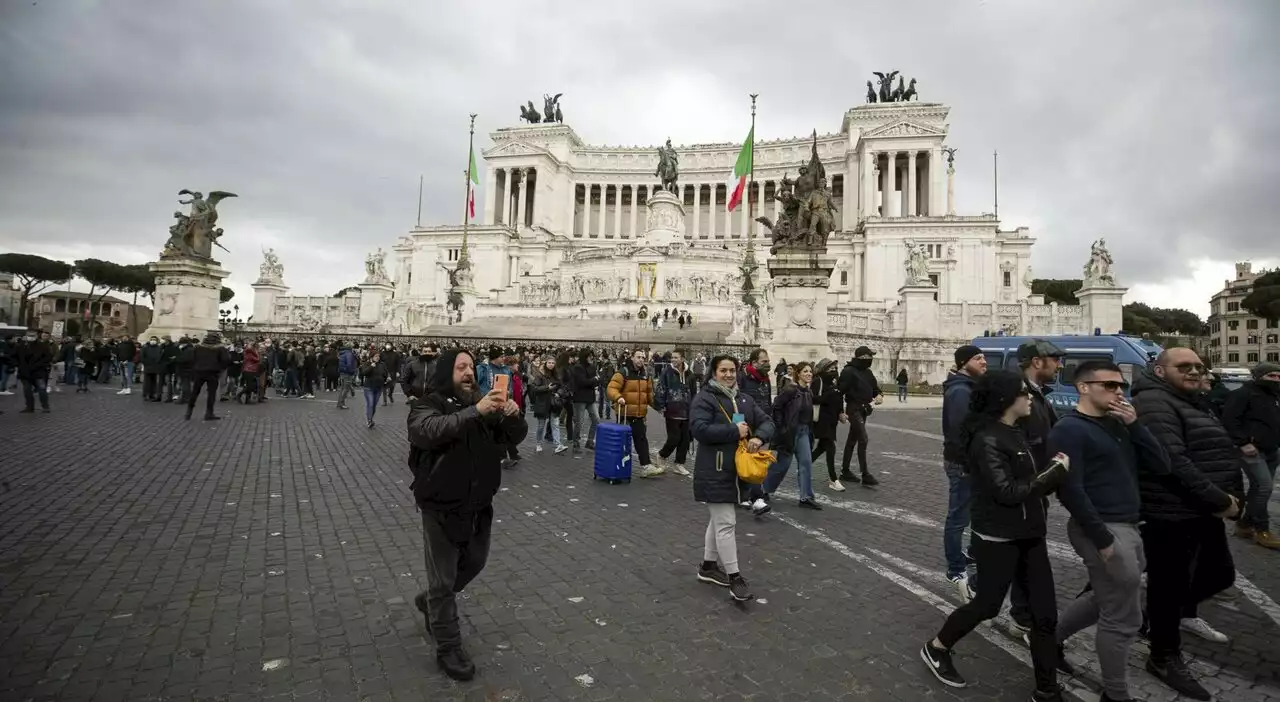 No vax a Roma, deserto a piazza Venezia: i negazionisti fanno flop