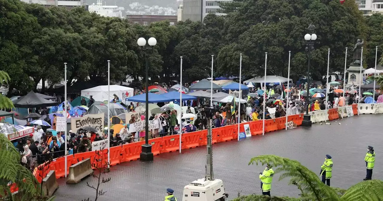 New Zealand hopes Barry Manilow, James Blunt and the Macarena can disperse protesters