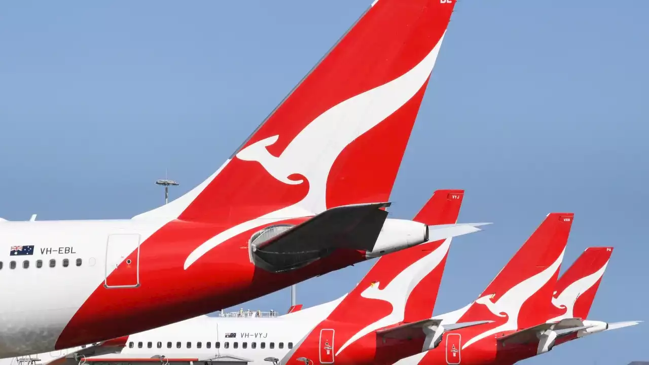 WA border closure blamed for Qantas service change