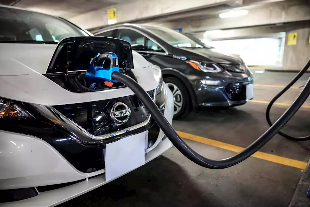 U.S. to provide $5 billion to help states build network of EV charging stations