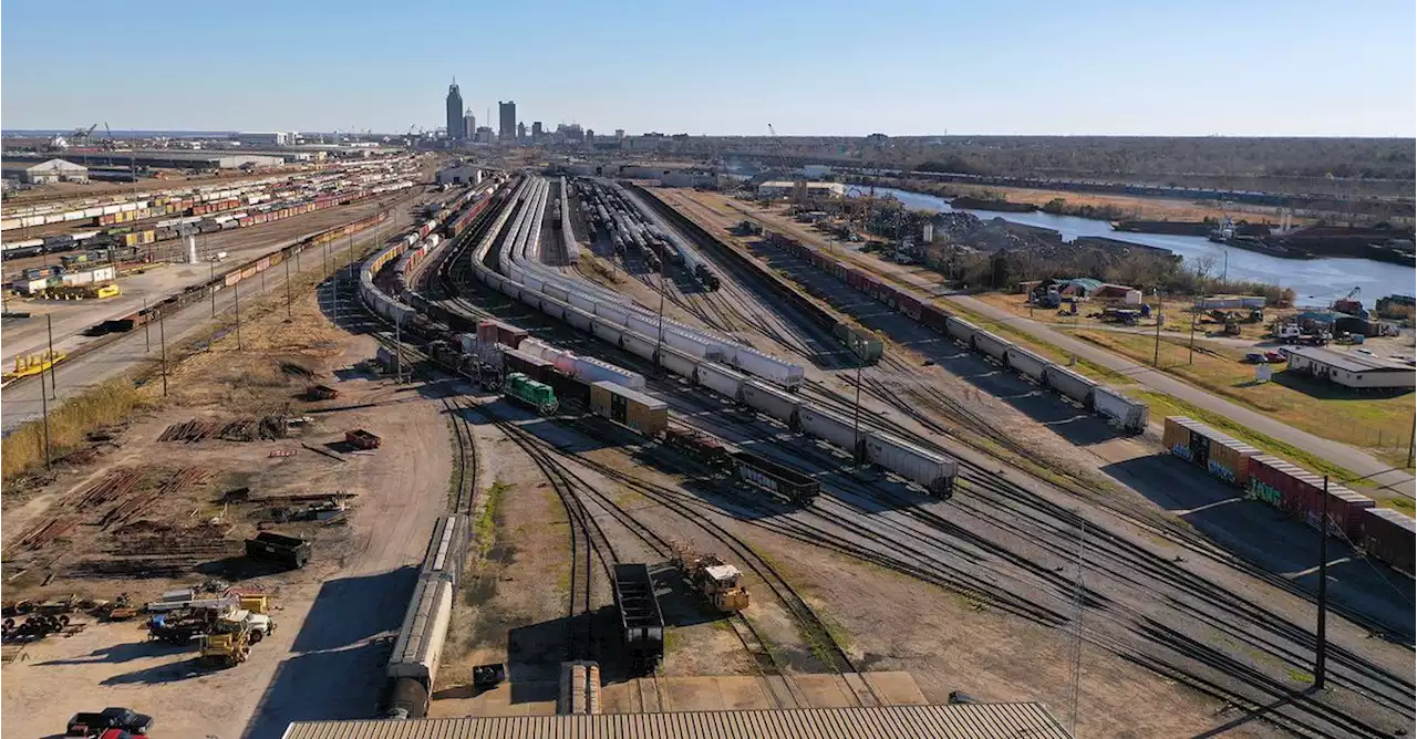 Alabama officials to feds: Amtrak restoration along Gulf Coast will harm Port of Mobile