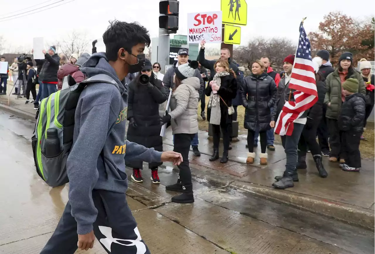 Democratic lawmakers join GOP to block Pritzker administration effort to set school mask rules ahead of appellate court ruling