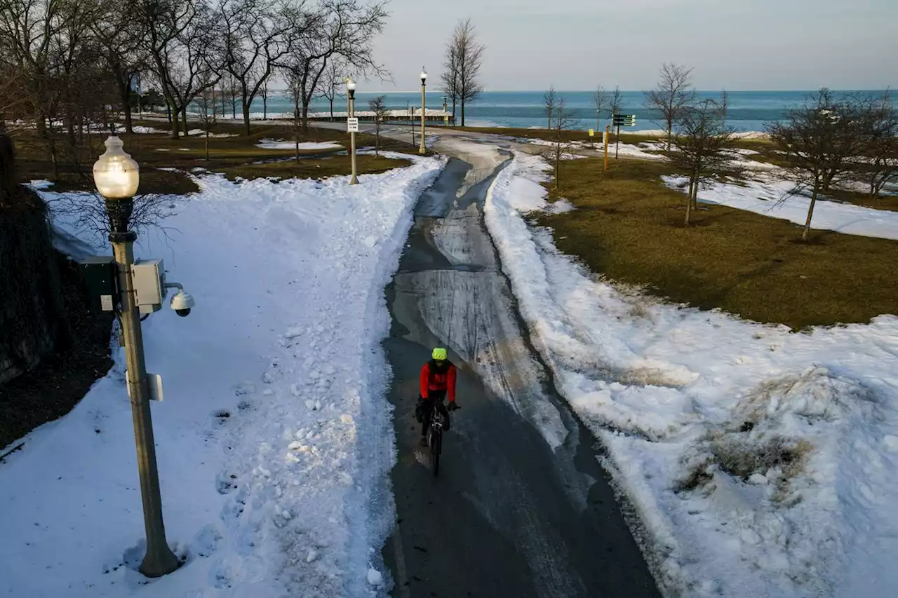 From sunshine to snowstorm: Preparations begin as strong winds, heavy rain and more than 7 inches of snow expected in Chicago overnight