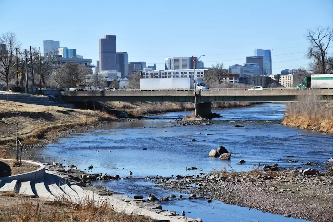 Major crash on I-25 leaves car in South Platte River